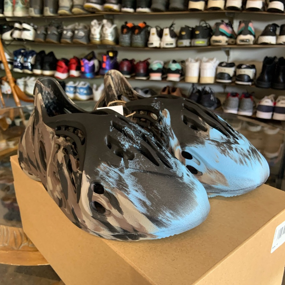 NWT Men’s 10 (44) adidas Yeezy Foam RNNR ‘MX Cinder’